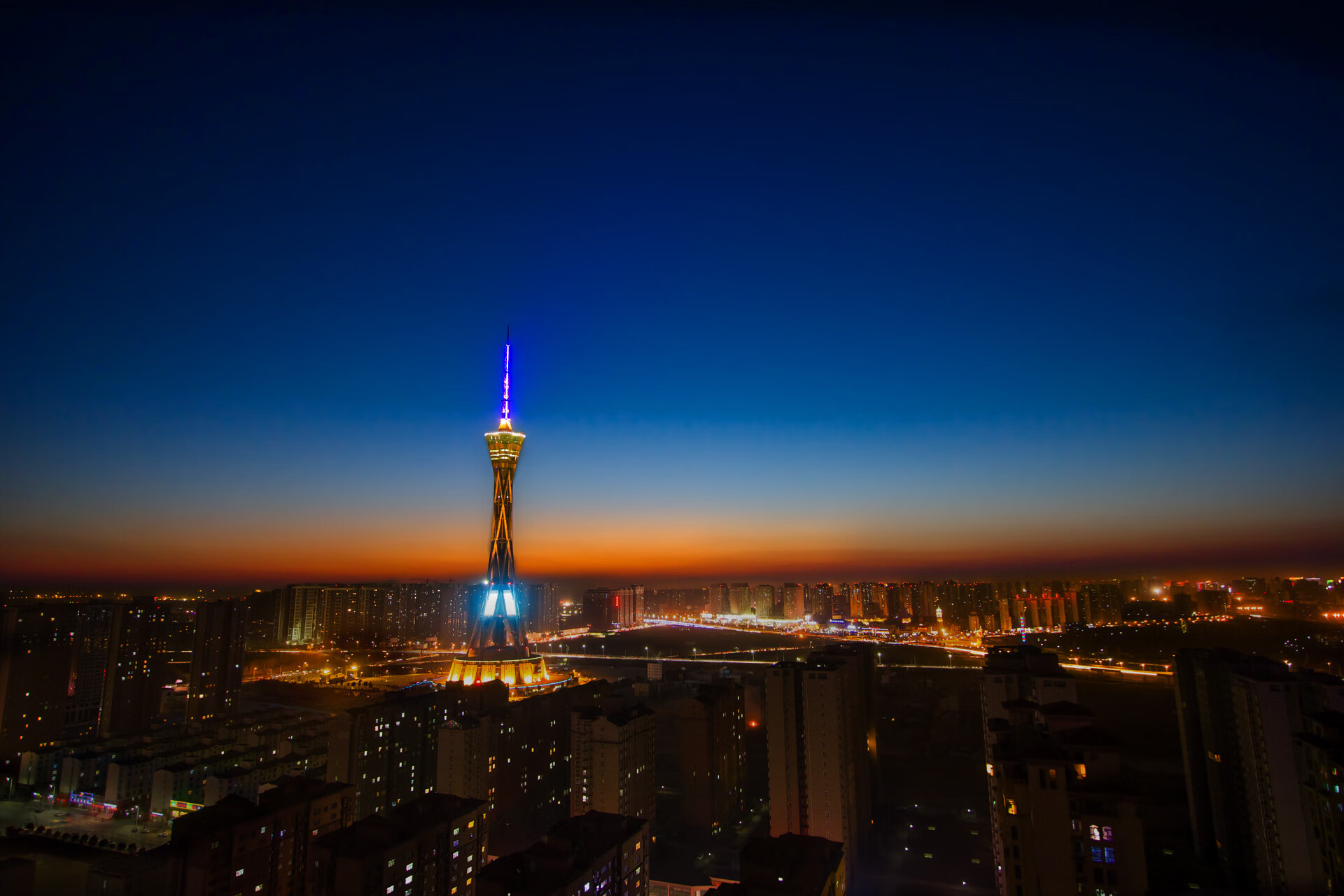 互联网+足球深度融合，推动行业与新兴技术的深度对接，互联网+体育